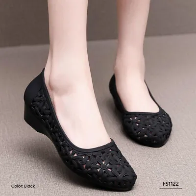 Urban Toes Female Slipper